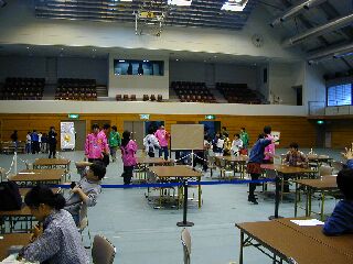 会場の様子。きれいな体育館でした。