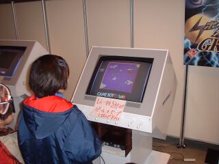 GB2の体験ゾーンで遊ぶ麻実.カードに無いポケモンもいるらしい